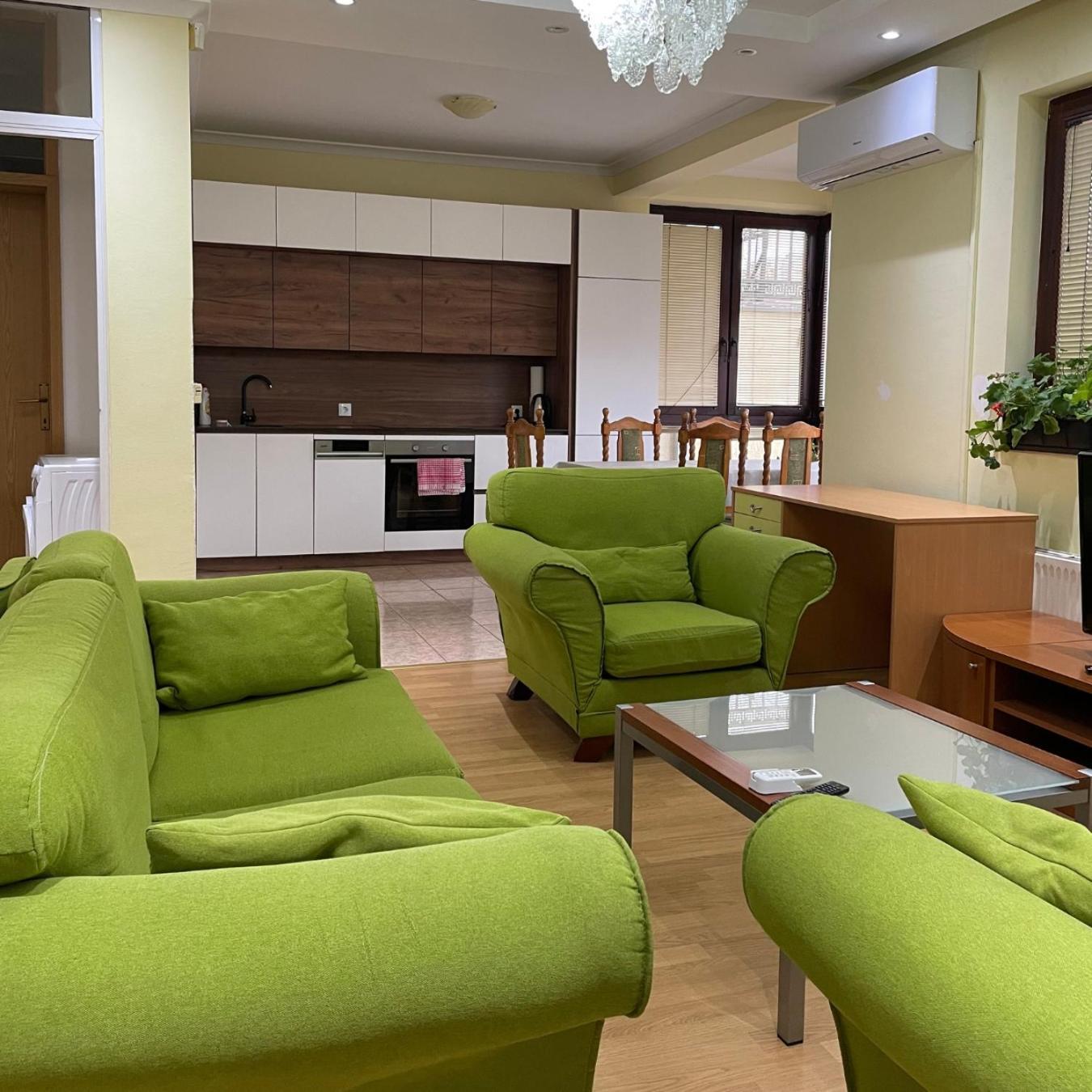 Huge Apartment With A Garden In The City Center Pristina Exterior foto